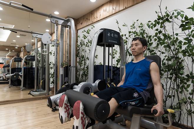 무릎이 좋지 않은 박태종은 꾸준한 근력운동으로 통증을 완화한다. 한국마사회 제공