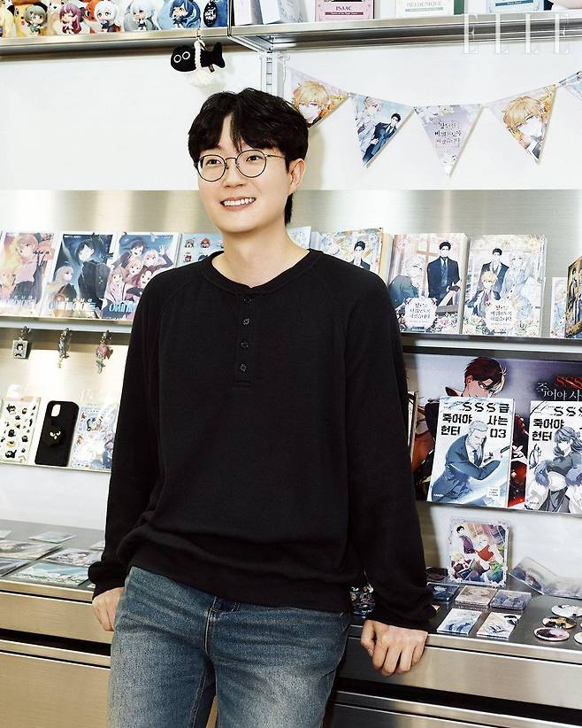 김태완 PD / 카카오엔터테인먼트 웹툰제작팀 PD. 지금까지 〈내일의 으뜸: 선재 업고 튀어〉 〈빈껍데기 공작부인〉 〈암흑명가 천재 망나니가 되었다〉 〈힘을 숨기고 즐기는 평화로운 하녀 생활〉 등을 제작했다.