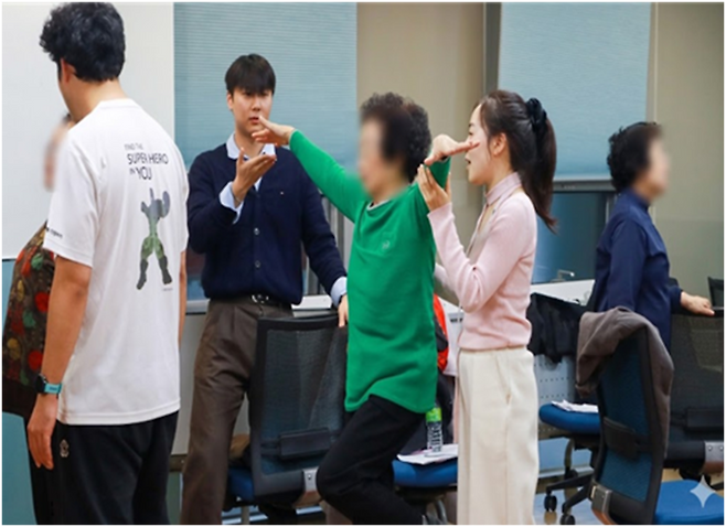 중앙손상관리센터가 노인 낙상 예방 전문 강사 양성 과정을 운영하는 모습.(사진=질병관리청)