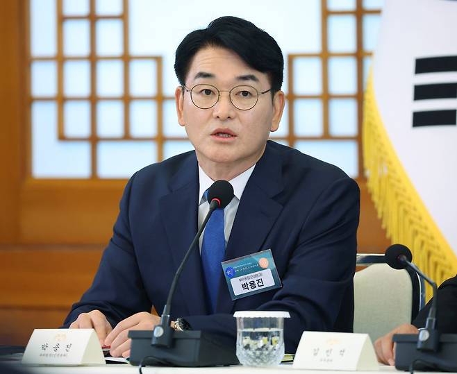 박용진 규제합리화위원회 부위원장이 지난달 15일 청와대에서 열린 규제합리화위원회 제1차 전체회의에서 발언하고 있다. 청와대통신사진기자단