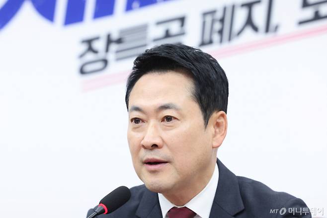 (서울=뉴스1) 신웅수 기자 = 장동혁 국민의힘 대표가 30일 서울 여의도 국회에서 열린 최고위원회의에서 모두발언을 하고 있다. 2026.4.30/뉴스1  Copyright (C) 뉴스1. All rights reserved. 무단 전재 및 재배포,  AI학습 이용 금지. /사진=(서울=뉴스1) 신웅수 기자