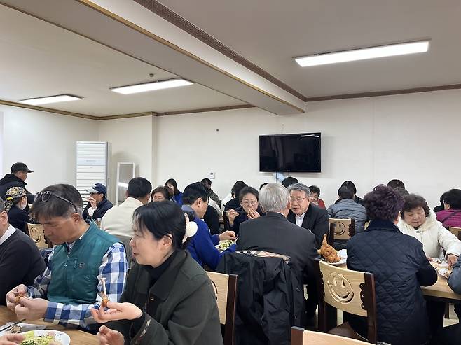 김재곤 회장은 지난 3월 8일 인천 해인교회를 찾아 삼계탕 1000마리를 기부했다. [해인교회 제공]