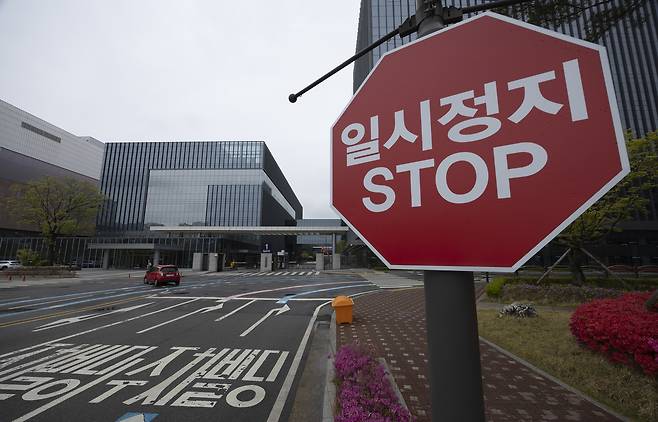 삼성바이오로직스 노동조합 전면 파업 사흘째인 3일 인천 연수구 삼성바이오로직스 공장 모습. 노조는 평균 14% 임금 인상과 1인당 3000만원 격려금 등을 요구하며 지난 1일부터 전면 파업에 돌입했다. 인천=뉴시스