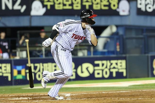 ▲ LG 홍창기는 2일까지 1할대 타율에 그치고 있으면서도 출루율은 0.402를 기록하고 있다. ⓒLG트윈스