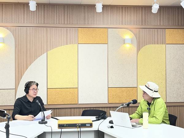 장정구 기후생명정책연구원 대표(오른쪽)와&nbsp;유동현 前 인천시립박물관장 [여기는 인천항 제작팀]