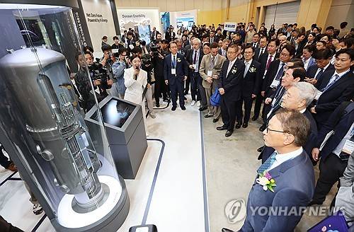 2026 부산국제원자력산업전에 전시된 혁신형 소형모듈원전(i-SMR) 모형[출처: 연합뉴스 자료사진]