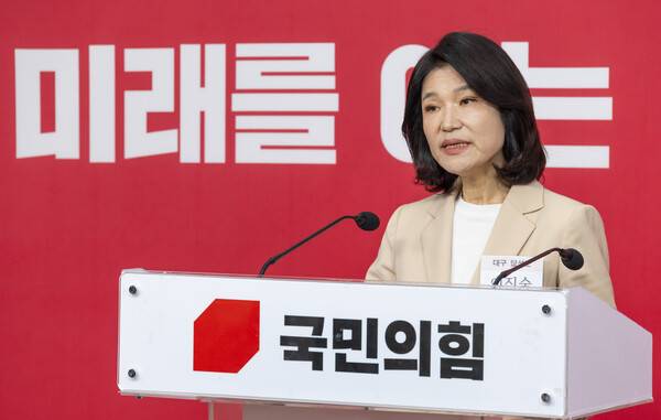 이진숙 전 방송통신위원장이 1일 서울 여의도 국민의힘 중앙당사에서 6·3 재보선 대구 달성군 선거구 공천 면접을 마친 뒤 취재진 질문에 답하고 있다. 2026.5.1. 연합뉴스
