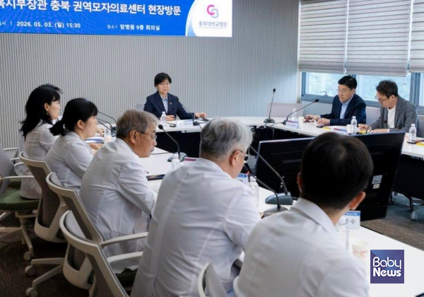 정 장관은 3일 충북 권역모자의료센터인 충북대학교병원에서 열린 긴급 현장간담회에 참석해 현재 모자의료 전달체계의 문제점을 점검하고 개선 방향을 논의했다. ⓒ정은경 장관 페이스북 갈무리