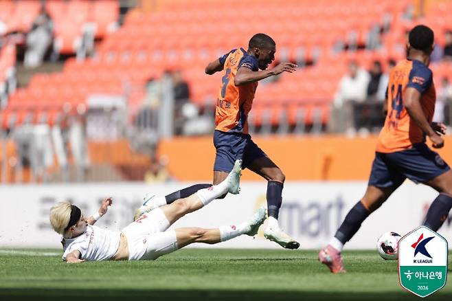 올 시즌 1부리그 사상 첫 맞대결에서는 제주SK가 부천FC를 1-0으로 꺾었다. 사진=한국프로축구연맹