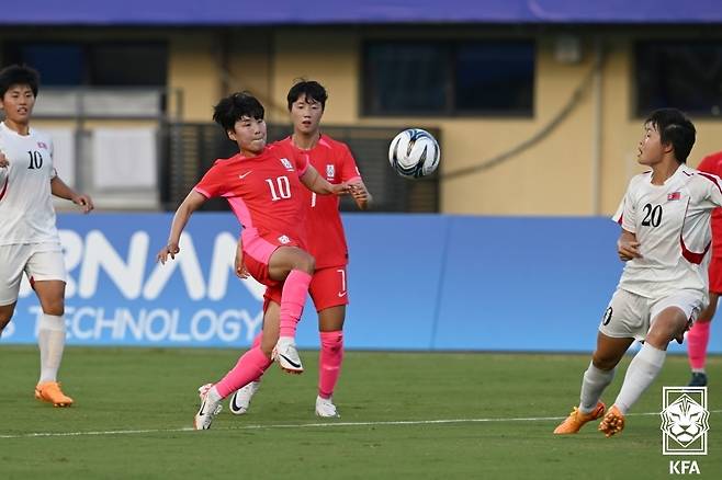 2023년 항저우 아시안게임 여자 축구 8강전에서 북한을 상대하는 지소연. (대한축구협회 제공) 2023.9.30 ⓒ 뉴스1