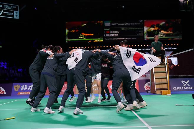 (260503) -- HORSENS, May 3, 2026 (Xinhua) -- Team South Korea celebrate after winning the finals between China and South Korea at the BWF Uber Cup badminton women's team championship in Horsens, Denmark, on May 3, 2026. (Xinhua/Wu Huiwo)







<저작권자(c) 연합뉴스, 무단 전재-재배포, AI 학습 및 활용 금지>