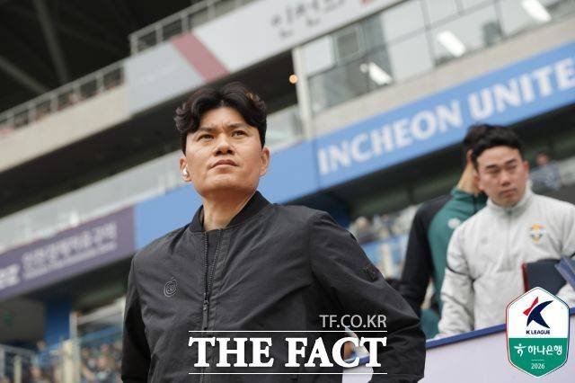 올시즌 게겐프레싱 전술로 팀 컬러를 더욱 공격적으로 변모시킨 강원FC 정경호 감독./K리그