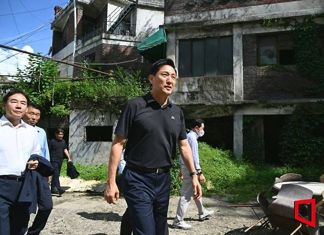 지난해 서대문구 현저동 모아타운 현장을 점검하는 오세훈 서울시장. 아시아경제DB.