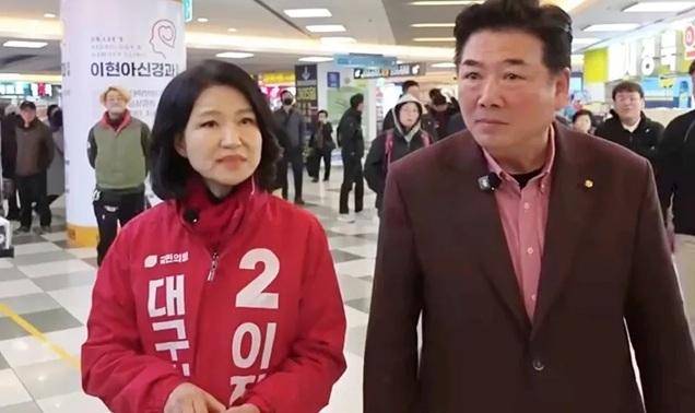 3월 '윤 어게인' 인사인 고성국씨 유튜브 '고성국TV'에 올라온 당시 국민의힘 대구시장 예비후보인 이진숙 전 방송통신위원장(왼쪽)과 고씨가 대구 반월당 지하상가에서 선거운동을 하는 모습. 유튜브 캡처