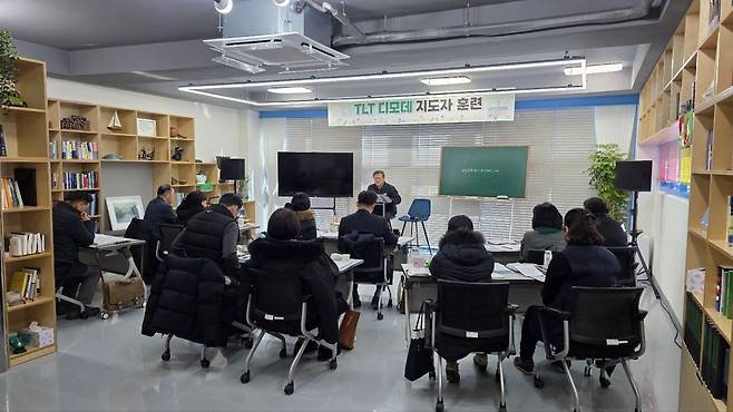 저자가 인도하는 국내 목회자 대상의 TLT 교육과정.