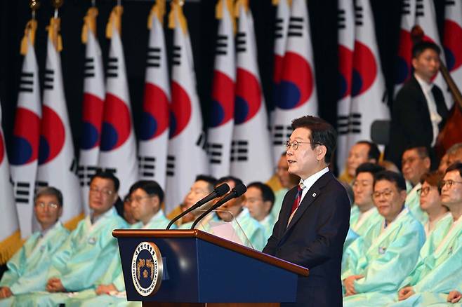 이재명 대통령이 지난해 8.15 광복절 80주년 기념식에서 남북 평화공존 정책 기조를 밝히고 있다. [매경DB 자료사진]