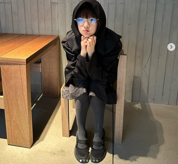 박소담은 지난 2일 자신의 SNS 계정에 “아직 조금 춥다, 나는”이라는 짧은 글과 더불어 여러 장의 사진을 게재하며 깜찍한 매력을 발산했다./박소담 소셜미디어