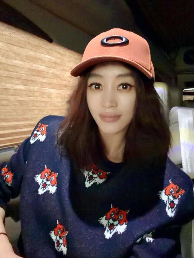 김혜수가 다채로운 일상 사진을 공개했다. / 김혜수 SNS