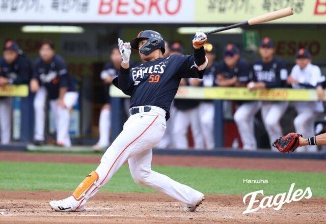 한화 허인서가 5월 3일 시즌 5호 홈런을 치고 있다./한화 이글스 제공