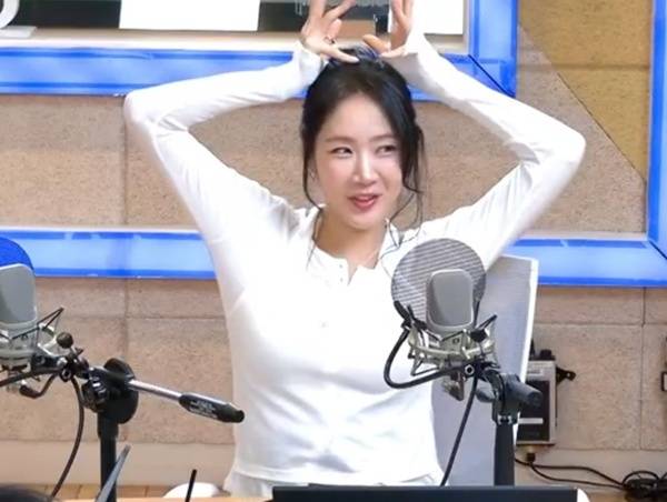 MBC FM4U ‘정오의 희망곡 김신영입니다’