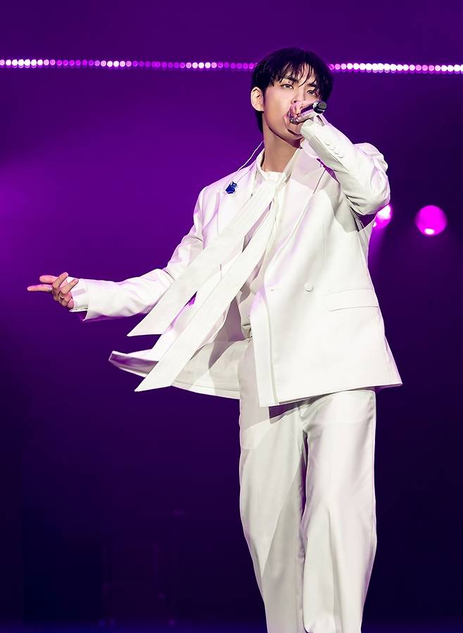 지난 1~3일 서울 송파구 잠실실내체육관에서 두 번째 단독 콘서트 '언필터드'를 연 데이식스 원필. JYP엔터테인먼트 제공
