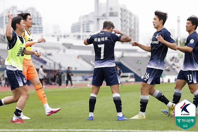 에울레르(가운데)가 골 세리머니를 펼치고 있다. /사진=한국프로축구연맹 제공