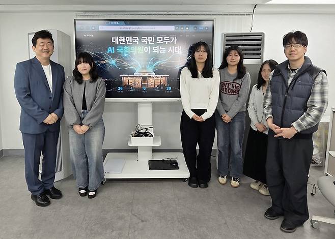'AI 국회의원' 캠페인 사이트 구축한 박기태 반크 단장(맨 왼쪽)과 청년연구원들 [반크 제공. 재판매 및 DB 금지]