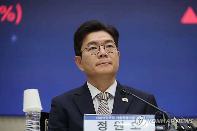 정원오 서울시장 후보 (서울=연합뉴스) 임화영 기자 = 더불어민주당 정원오 서울시장 후보가 4일 서울 여의도 한국거래소에서 열린 '정원오의 찾아가는 현장:금융편'에 참석하고 있다. 2026.5.4 hwayoung7@yna.co.kr