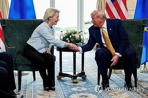 작년 7월 무역협상을 타결한 미국과 EU
[로이터 연합뉴스 자료사진. 재판매 및 DB 금지]
