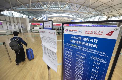 중국의 관광 성수기로 통하는 노동절 연휴(5월 1∼5일)가 시작됐으나 중국발 항공편 취소가 지난해 대비 두 배 감소한 가운데 3일 오전 인천국제공항 제2여객터미널의 한 중국 항공사 부스가 한산한 모습을 보이고 있다. /뉴시스