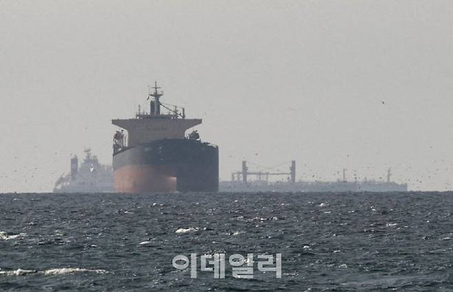 선박들이 항행 중인 호르무즈해협 [연합뉴스 제공]
