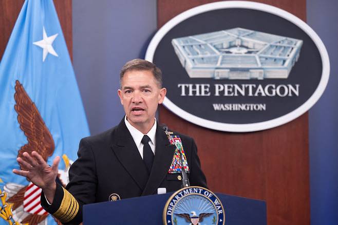 브래드 쿠퍼 미국 중부사령부(CENTCOM) 사령관이 지난달 16일(현지시간) 호르무즈 해협 봉쇄 작전에 대해 설명하고 있다. (사진=AFP)