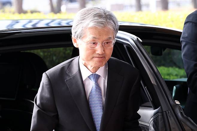 조희대 대법원장이 지난 1일 서울 서초구 대법원으로 출근하고 있다. /뉴스1