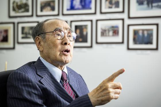 이홍구 전 국무총리가 2022년 9월 5일 서울 서대문구 서울포럼 사무실에서 중앙일보와 인터뷰하고 있다. 전민규 기자