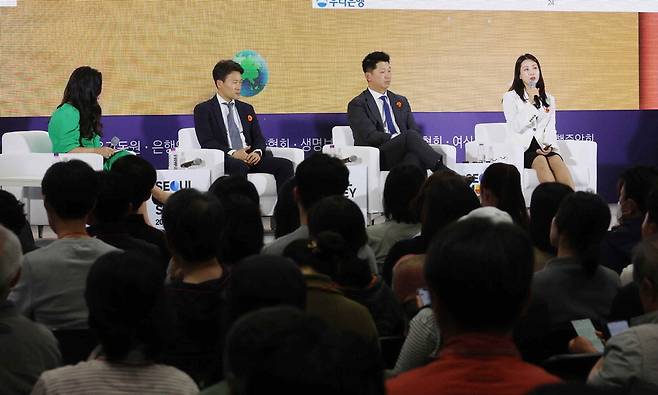 지난해 열린 '2025 서울머니쇼'에서 국내 대표 프라이빗뱅커(PB)들이 투자 전략에 대해 강연하는 모습.  매경DB