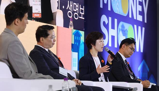 지난해 5월 서울 강남구 코엑스에서 열린 2025 서울머니쇼의 '부동산 정책 분석과 투자 전략' 세션에서 권영선 신한은행 부동산투자자문센터 팀장이 발언하고 있다. 이승환 기자