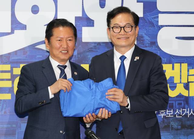 ▲더불어민주당 정청래 대표와 송영길 연수갑 보궐선거 후보. ⓒ연합뉴스