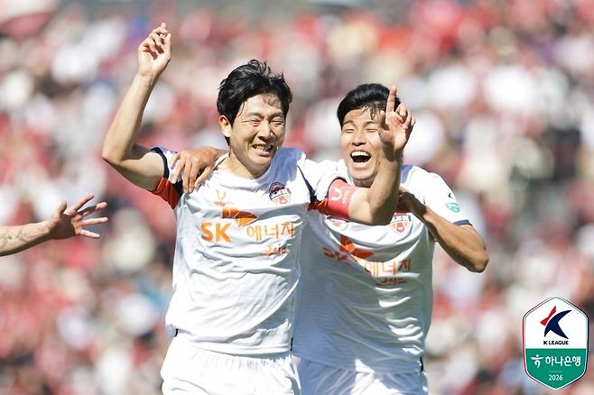 제주 남태희가 5일 부천전에서 골을 넣은 뒤 기뻐하고 있다. 프로축구연맹 제공