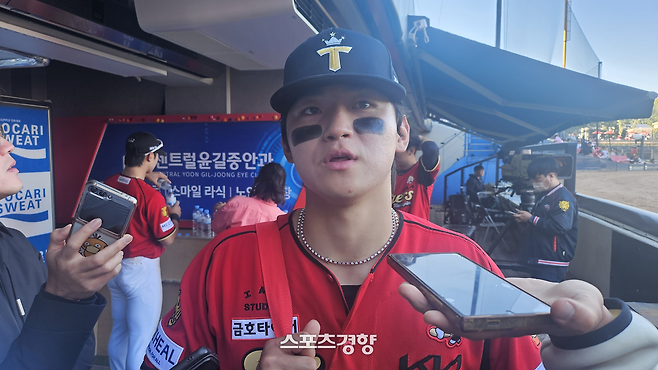 KIA 김도영이 5일 한화전을 마치고 인터뷰하고 있다.