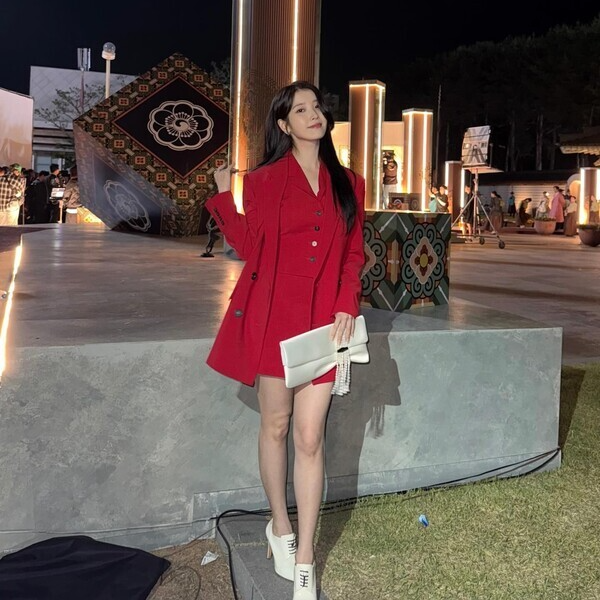 사진 아이유(@dlwlrma) 인스타그램