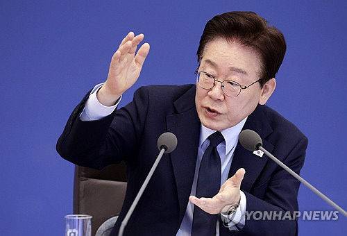 이재명 대통령이 6일 청와대에서 열린 국무회의 겸 비상경제점검회의에서 발언하고 있다.
