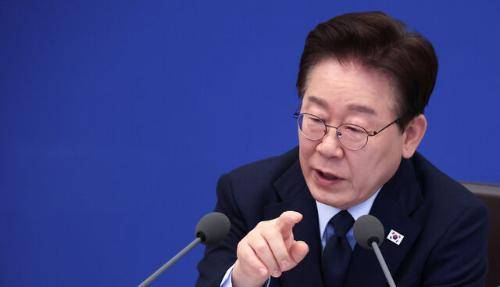 국무회의 발언하는 이재명 대통령 (서울=연합뉴스) 한상균 기자 = 이재명 대통령이 6일 청와대에서 열린 국무회의 겸 비상경제점검회의에서 발언하고 있다. 2026.5.6 xyz@yna.co.kr (끝) <저작권자(c) 연합뉴스, 무단 전재-재배포, AI 학습 및 활용 금지>