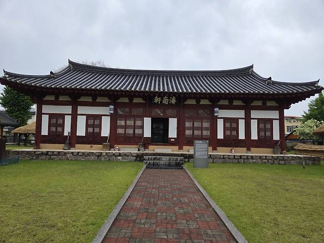 포항 영일민속박물관 전경. 개관 43년의 역사와 4600여 점의 소장품을 자랑하는 국내 1호 군 단위 준박물관이다. 최근 관리 부실 문제가 제기되며 개선 필요성이 대두되고 있다. /윤희정기자
