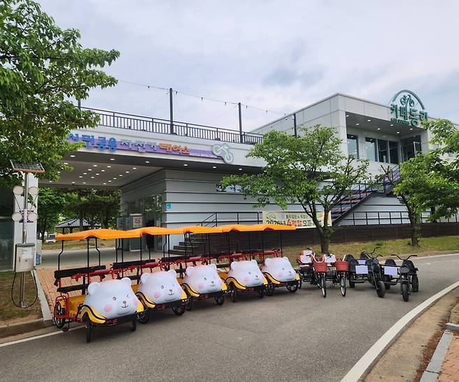 ▲ 구미시 동락공원에 무료로 대여 할 수있는 이색자전거들. 구미시