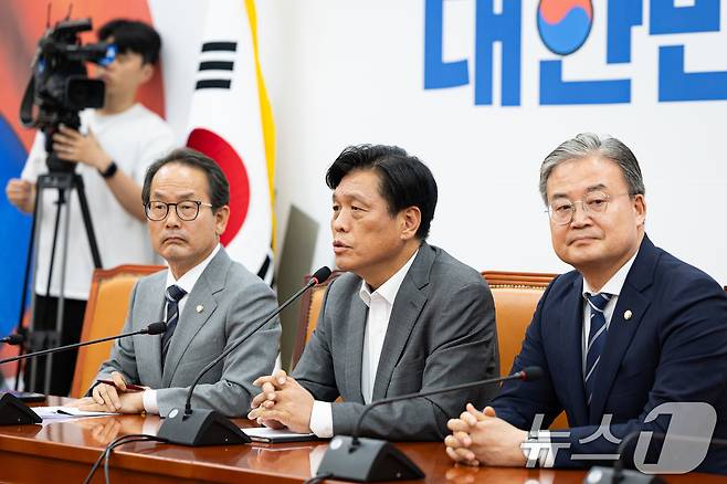 조승래 더불어민주당 사무총장이 6일 서울 여의도 국회에서 전략공관위원회 공천 결과를 발표하고 있다. 2026.5.6 ⓒ 뉴스1 유승관 기자