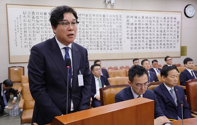 김성태 전 쌍방울 회장이 28일 서울 여의도 국회에서 열린 윤석열정권 정치검찰 조작기소의혹사건 진상규명 국정조사특별위원회 전체회의에서 의원 질의에 답하고 있다. /남강호 기자