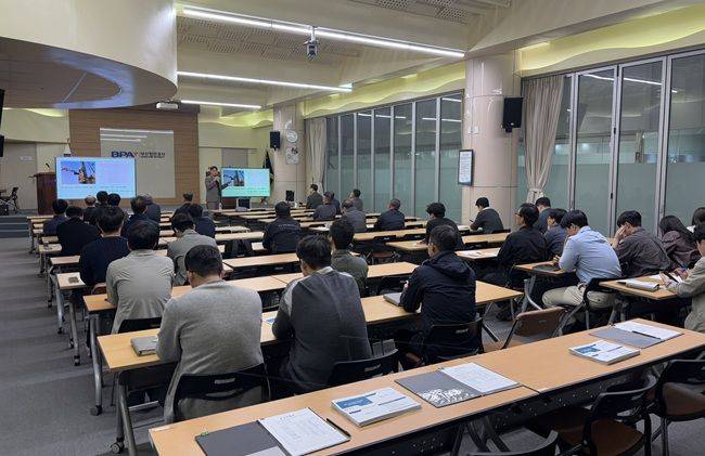 부산항만공사가 건설현장 안전관리자를 대상으로 중대재해 발생 예방 교육을 하고 있다. ⓒ부산항만공사