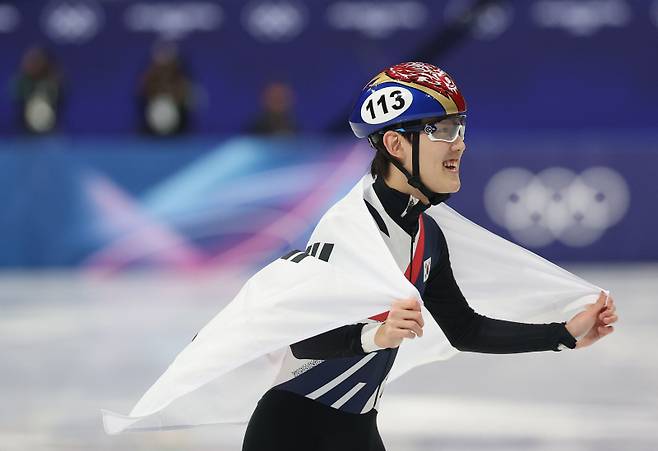 <yonhap photo-4347="">임종언이 지난 2월 2026 밀라노-코르티나 동계올림픽 쇼트트랙 남자 1000m 동메달을 획득한 뒤 기뻐하고 있다. 사진=연합뉴스</yonhap>
