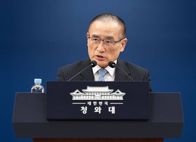 위성락 국가안보실장이 지난달 16일 청와대 춘추관에서 대통령 순방 일정 관련 브리핑을 하고 있다.뉴스1