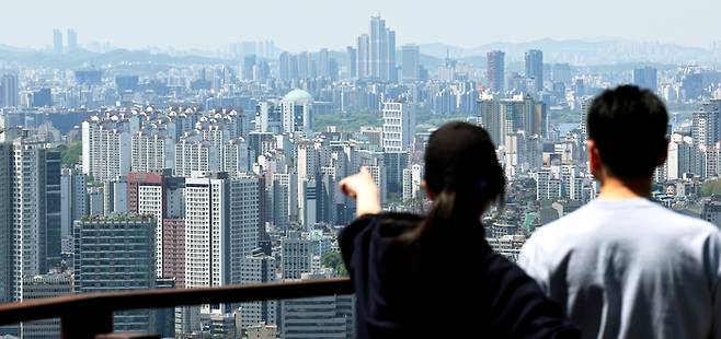 지난달 26일 서울 남산에서 바라본 도심 모습. 기사 내용과 직접적인 관련 없음. [연합뉴스]
